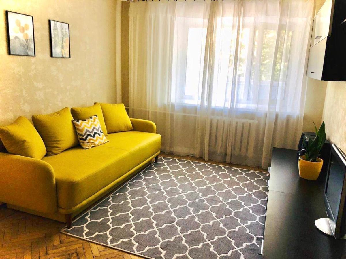 Apartment Sunflower Near Airport & Railway Station & Center City!