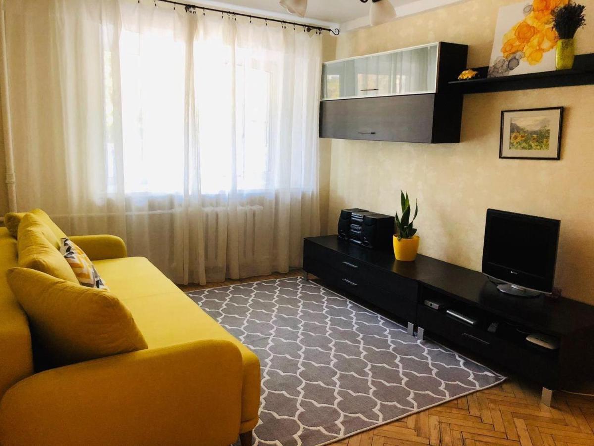 Sunflower Near Airport & Railway Station & Center City! Apartment Kyiv