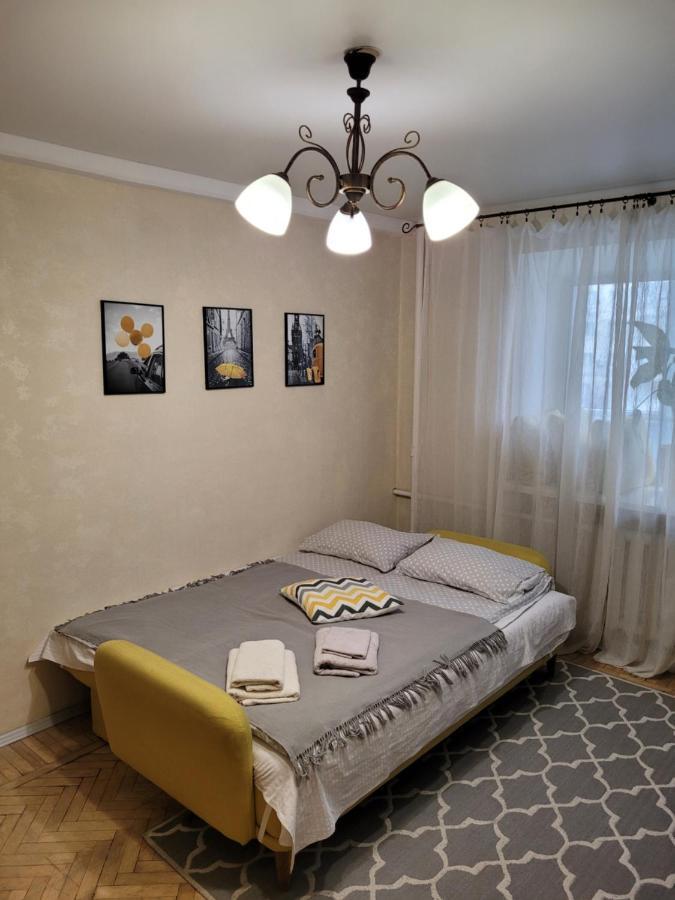 Apartment Sunflower Near Airport & Railway Station & Center City!