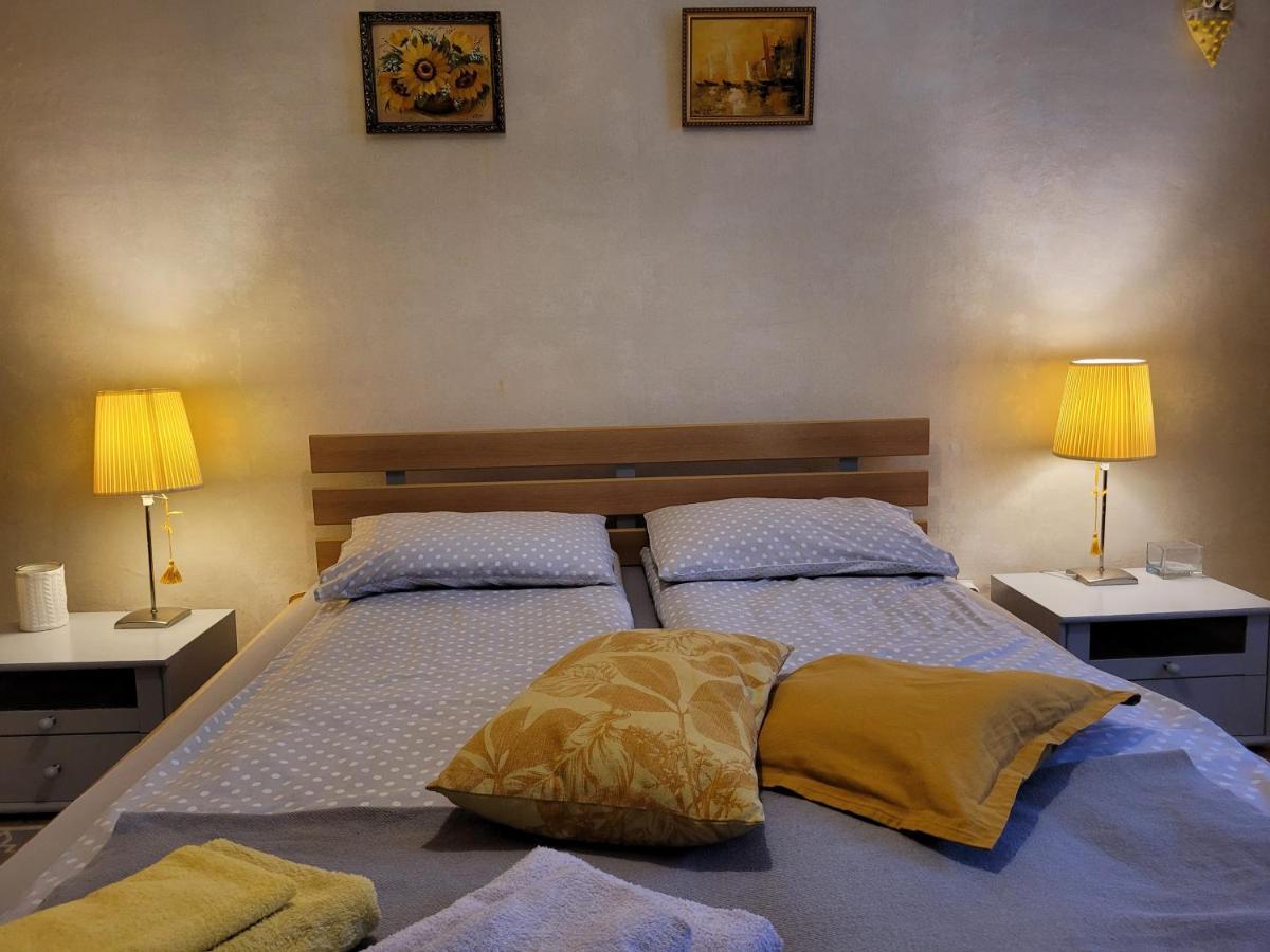 Sunflower Near Airport & Railway Station & Center City! Apartment *