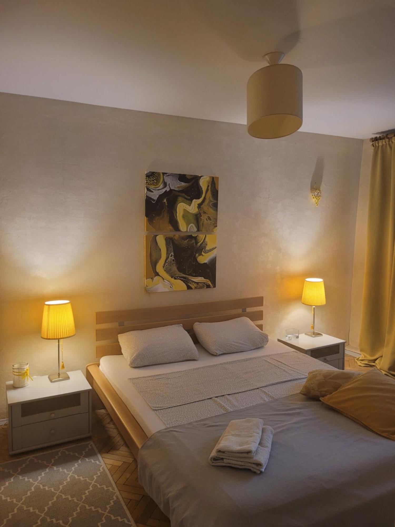 Apartment Sunflower Near Airport & Railway Station & Center City!
