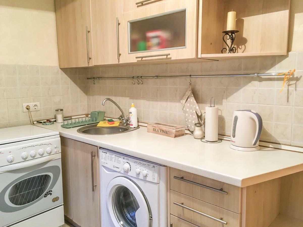 Apartment Sunflower Near Airport & Railway Station & Center City! Kyiv