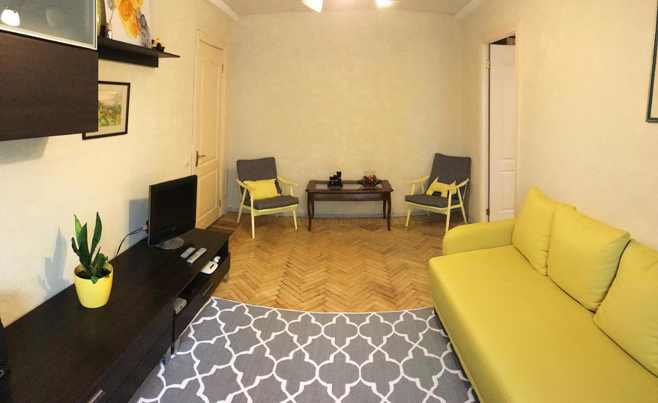 Sunflower Near Airport & Railway Station & Center City! Apartment Kyiv